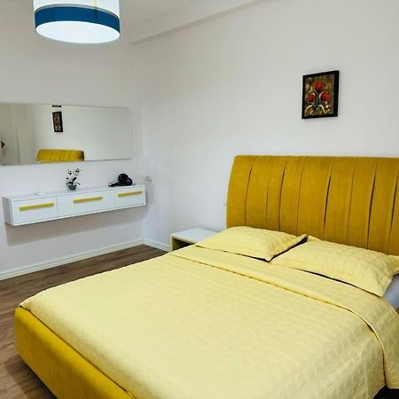 Yellow Apartment Durrës Exteriör bild