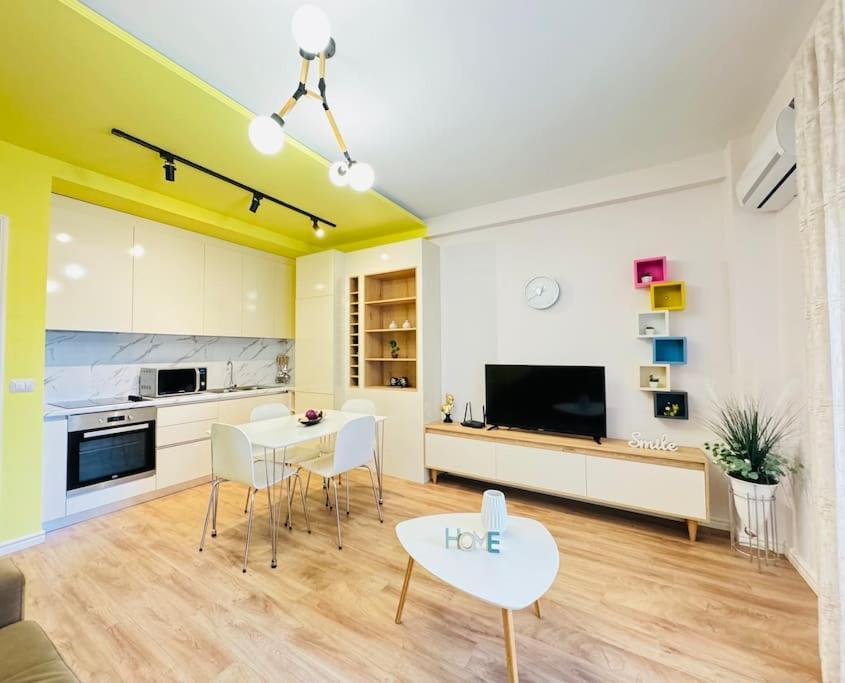 Yellow Apartment Durrës Exteriör bild