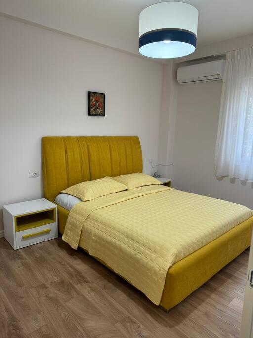 Yellow Apartment Durrës Exteriör bild
